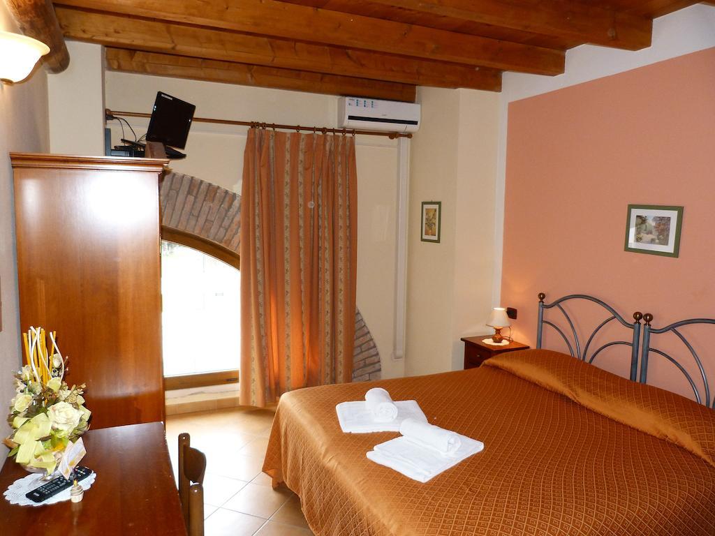 Agriturismo Ai Due Volti Dossobuono Δωμάτιο φωτογραφία